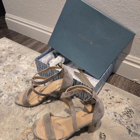 Pashion Shoes - The Sandal - Storm Suede 8.5 - Picture 2 of 6